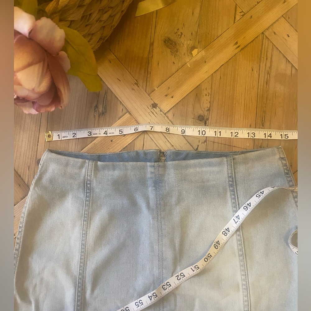 🎀 Wild Fable Denim Light Blue Wash Mini Skirt size 8 looks super cute on - Picture 2 of 5